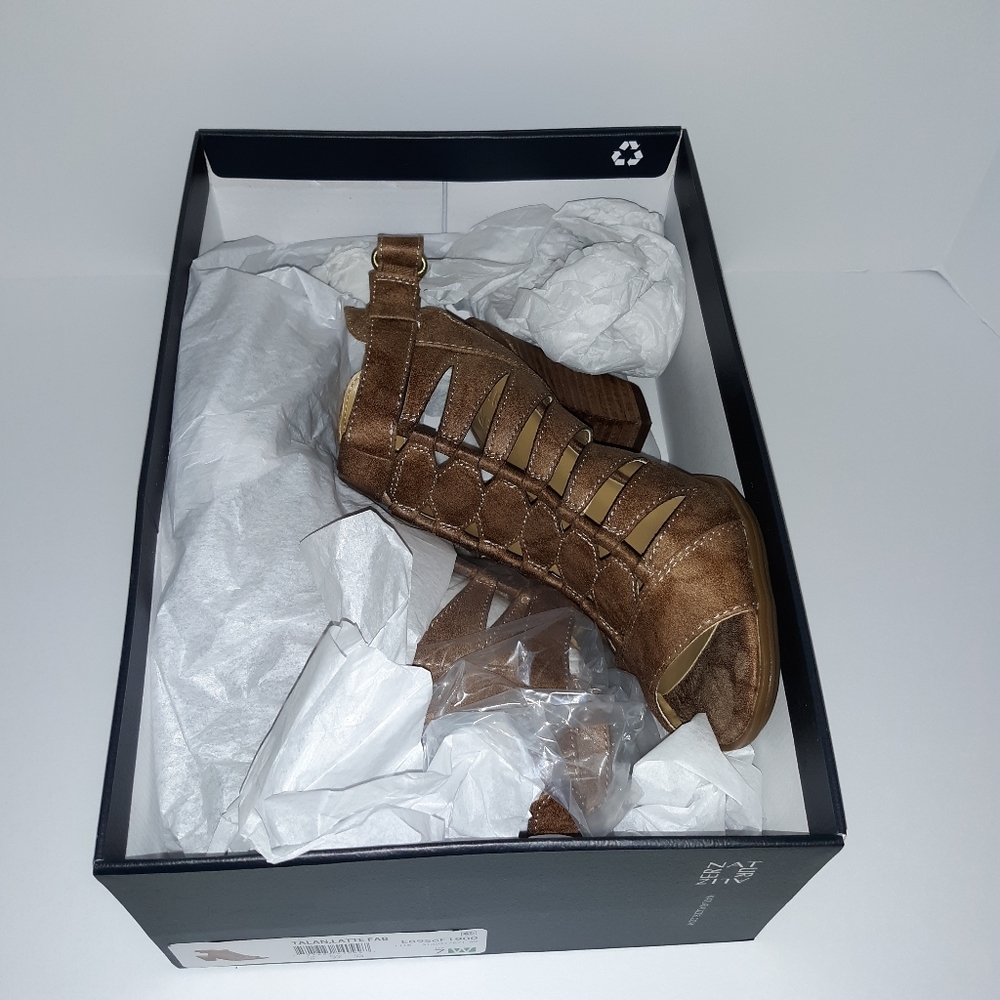 NWT Naturalizer Talan Latte Fab open toe heels